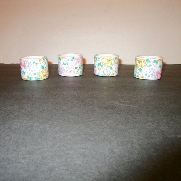 Vintage AUDREY Set of 4 FLORAL Ceramic NAPKIN Holder RINGS Round ROSES - Picture 1 of 6